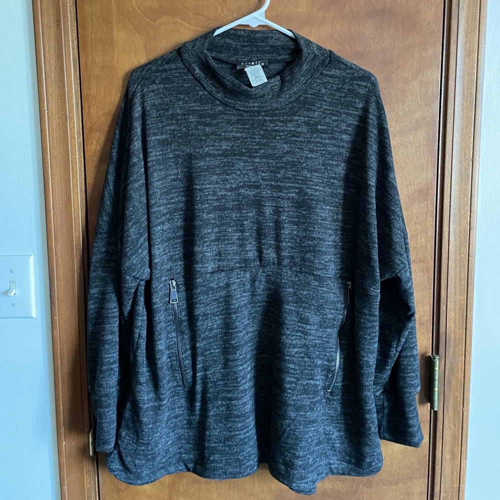 NWOT Ariella Women’s Long Sleeve Top